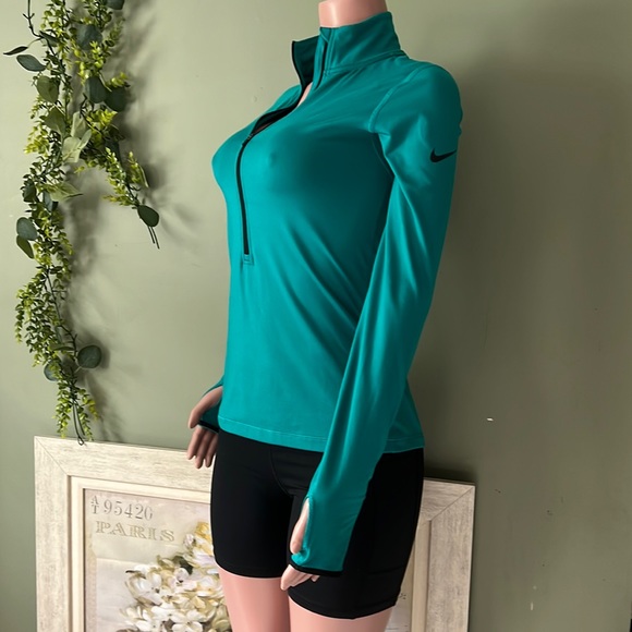 Nike - Picture 3 of 9